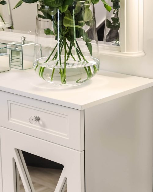 Kredens z MDF z drzwiczkami X z linii AS Home X Laura