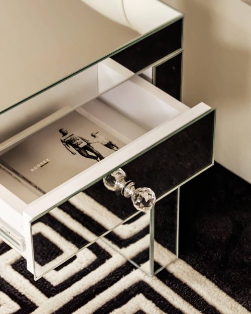 Stolik boczny lustrzany z szufladą i pełnymi bokami Long Island