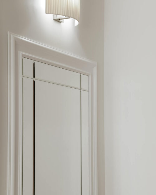 Jamaica mirror in a decorative moulding frame